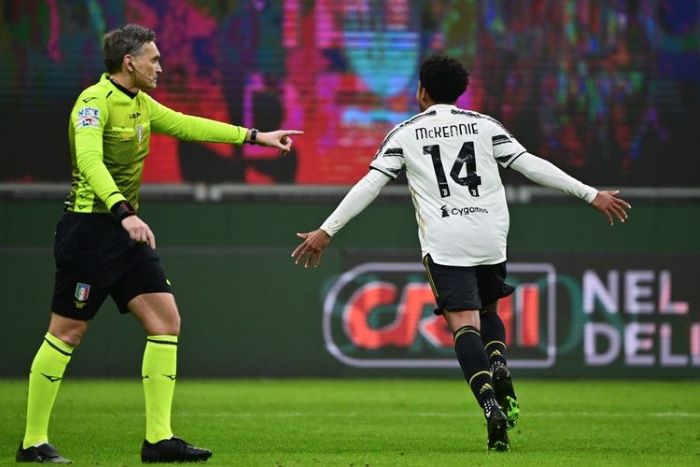 Peran Wasit Dalam Pertandingan Sepak Bola